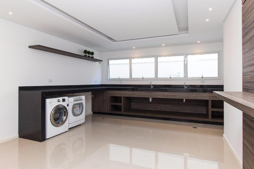 609-Apartamento Encantador, Com 1 Vaga De Garagem, Todo Mobiliado E Decorado, Edificio Com Academia, Lavanderia, Excelente Localizacao No Reboucas, Proximo Ao Batel E Centro Куритиба Экстерьер фото